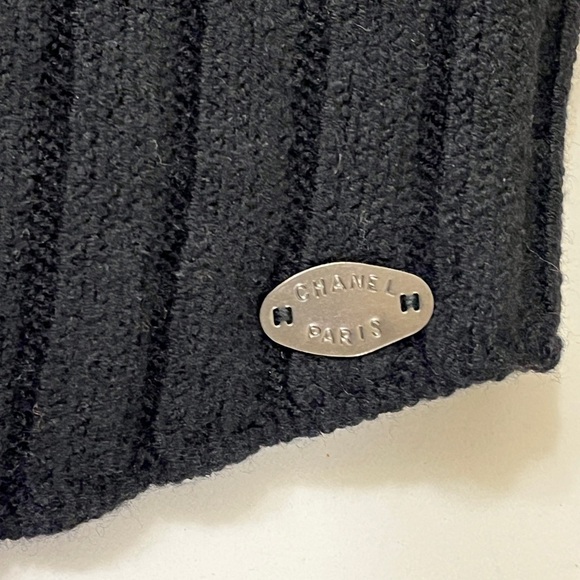 CHANEL Black Ribbed Knit Cropped Top - Picture 4 of 5